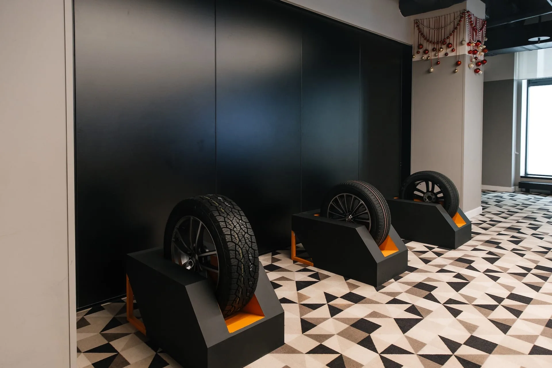 Экспозиция шин KUMHO TIRE